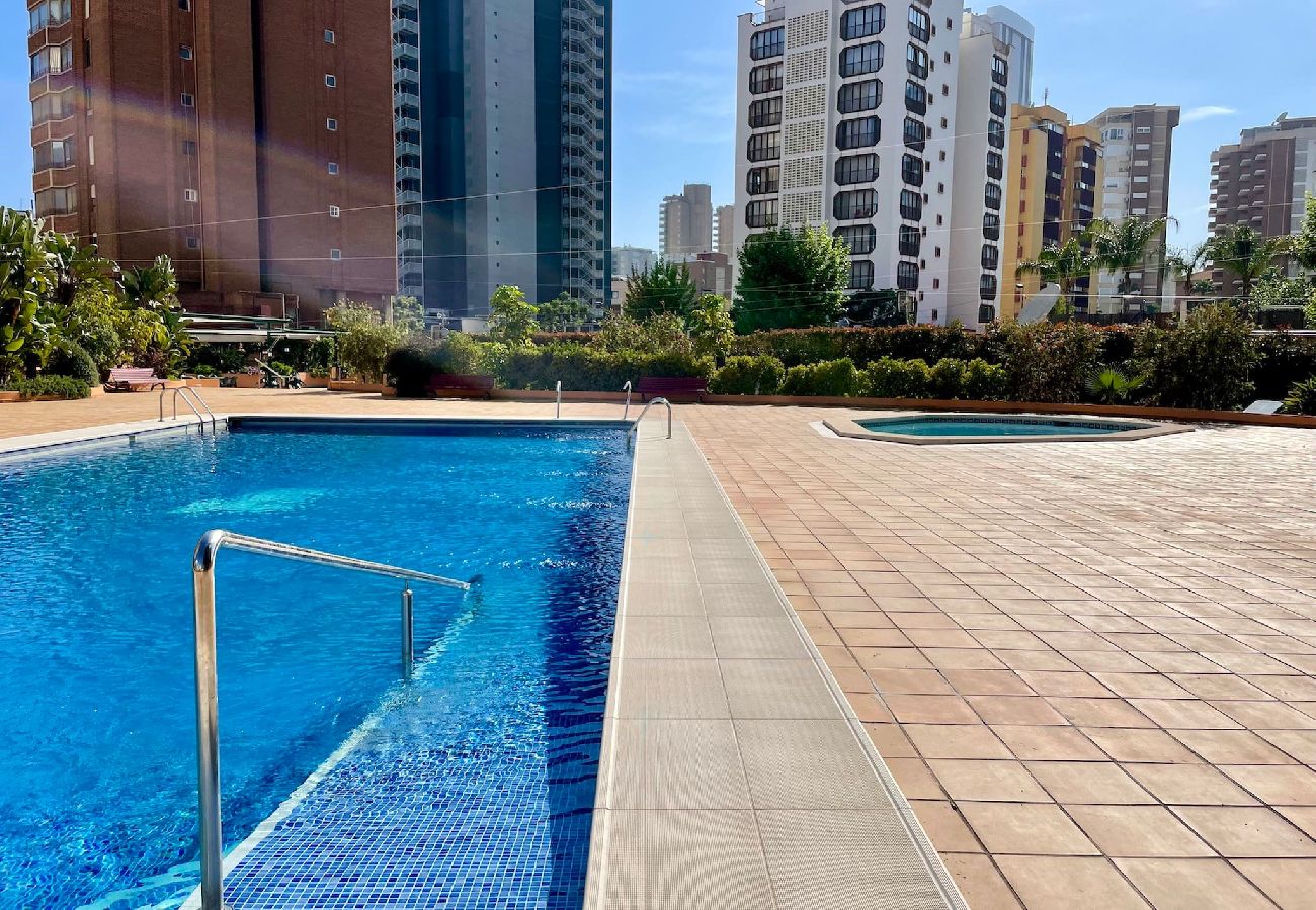 Apartamento en Benidorm - Apartamento con piscina y vistas en Torremar