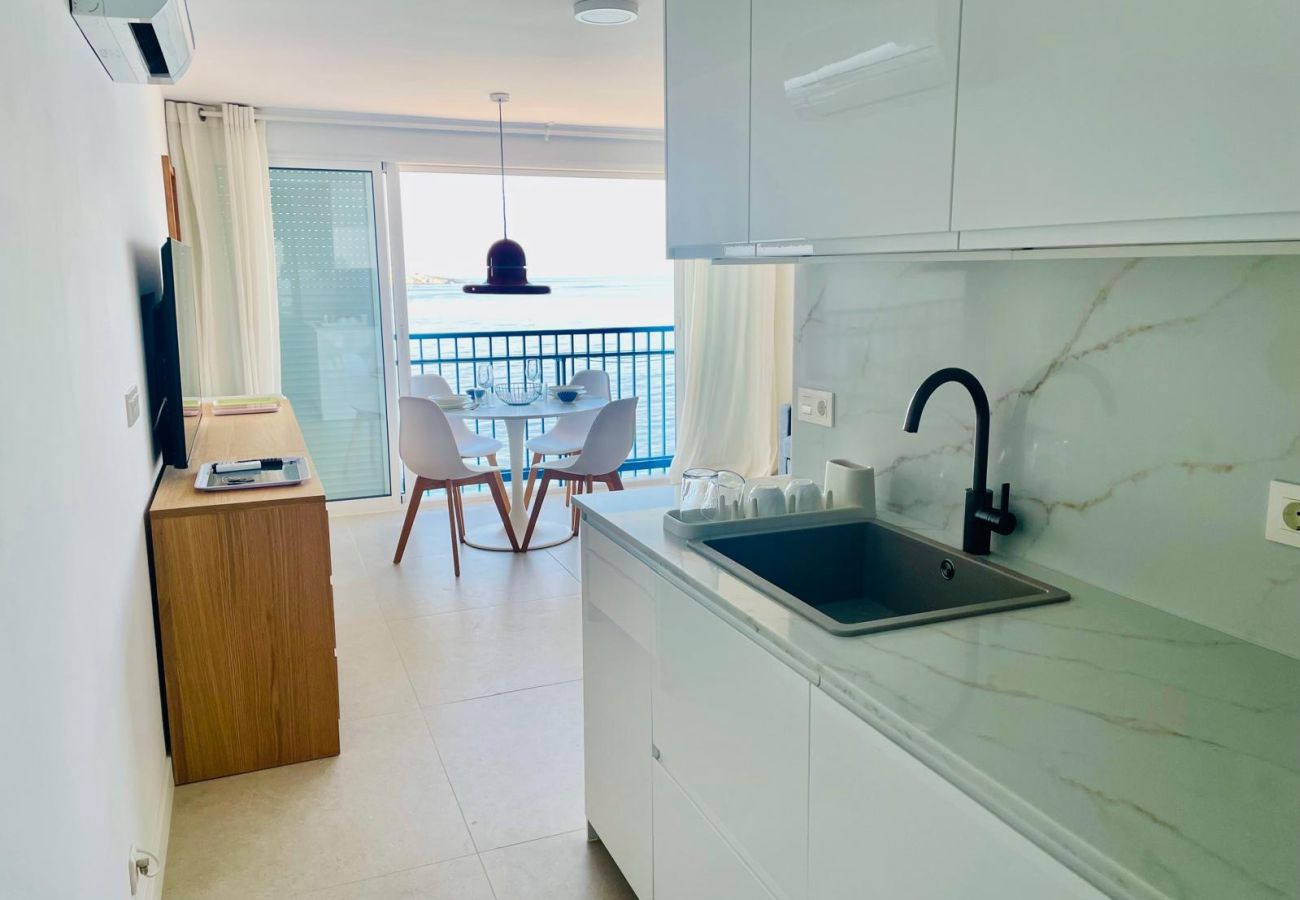 Estudio en Benidorm - Estudio en primera línea en Playa Levante