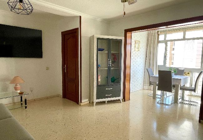 Apartamento en Benidorm - Apartamento de dos dormitorios, piscina y parking Apartamento en Benidorm - Apartamento de dos dormitorios, piscina y parking