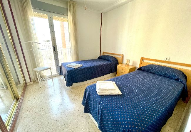Apartamento en Benidorm - Apartamento de dos dormitorios, piscina y parking Apartamento en Benidorm - Apartamento de dos dormitorios, piscina y parking