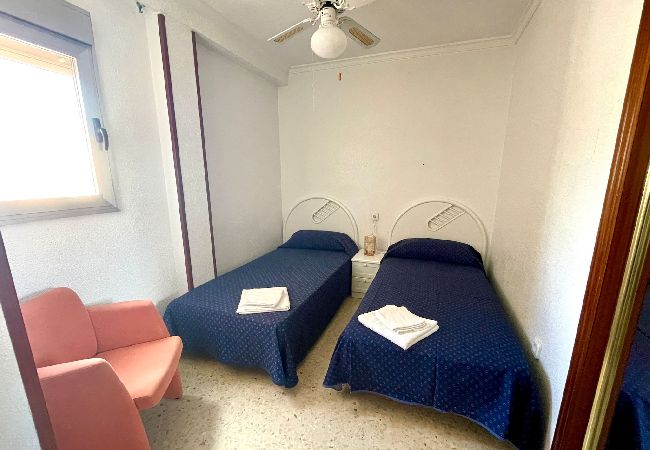 Apartamento en Benidorm - Apartamento de dos dormitorios, piscina y parking Apartamento en Benidorm - Apartamento de dos dormitorios, piscina y parking