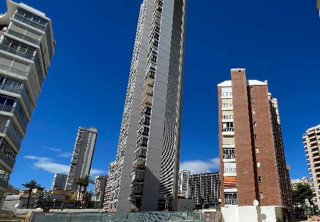 Apartamento en Benidorm - Apartamento de dos dormitorios, piscina y parking Apartamento en Benidorm - Apartamento de dos dormitorios, piscina y parking