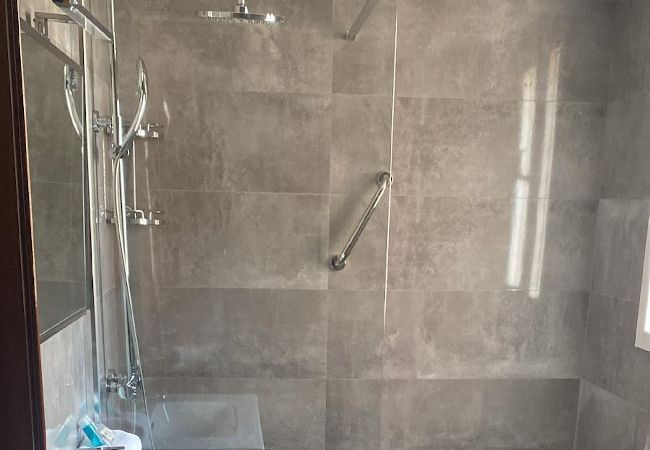 Apartamento en Benidorm - Apartamento de dos dormitorios, piscina y parking Apartamento en Benidorm - Apartamento de dos dormitorios, piscina y parking