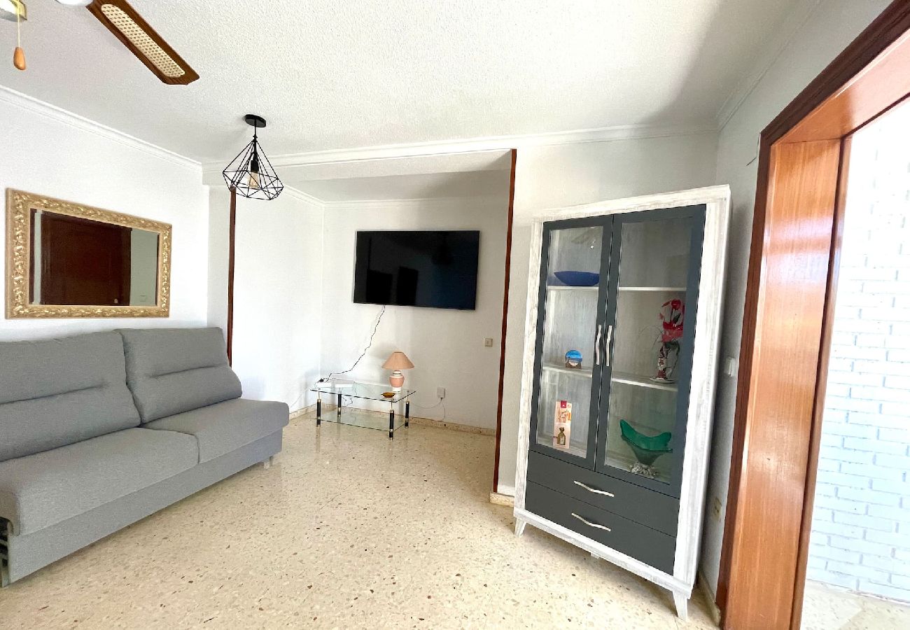 Apartamento en Benidorm - Apartamento de dos dormitorios, piscina y parking