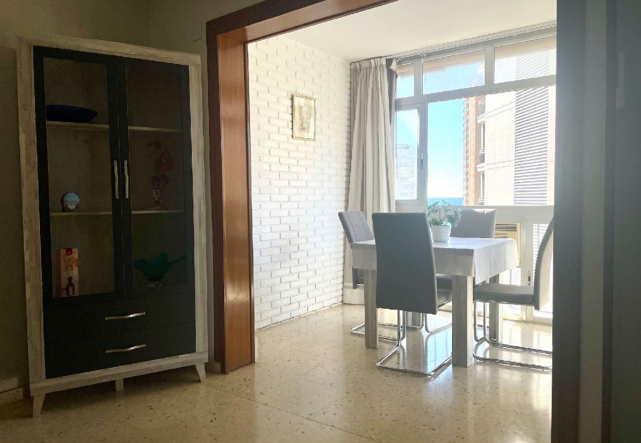 Apartamento en Benidorm - Apartamento de dos dormitorios, piscina y parking