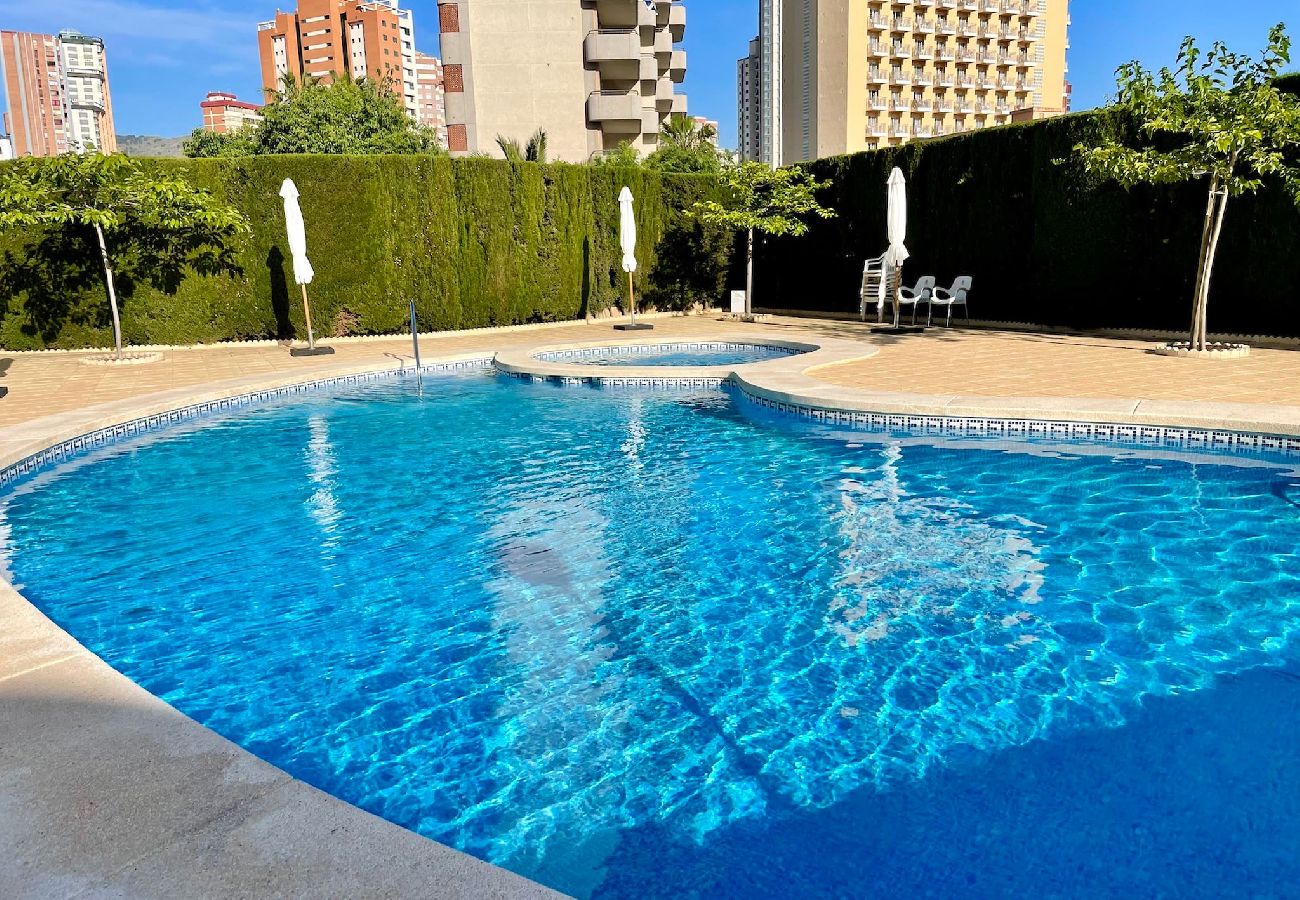 Apartamento en Benidorm - Apartamento de dos dormitorios y vistas al mar