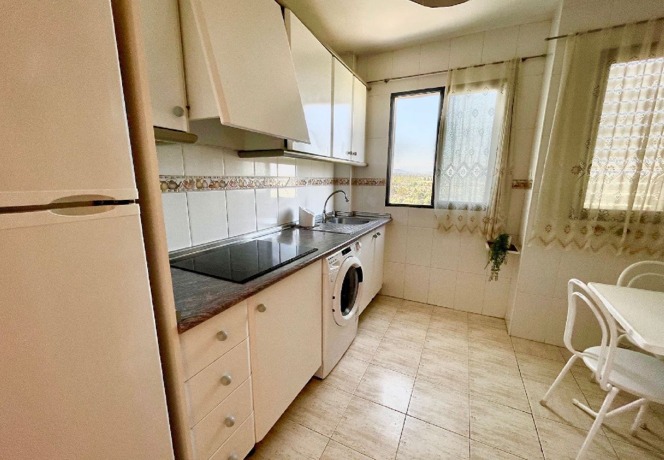 Apartamento en Benidorm - Apartamento de dos dormitorios y vistas al mar