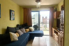 Apartamento en Benidorm - Apartamento de dos dormitorios y vistas al mar