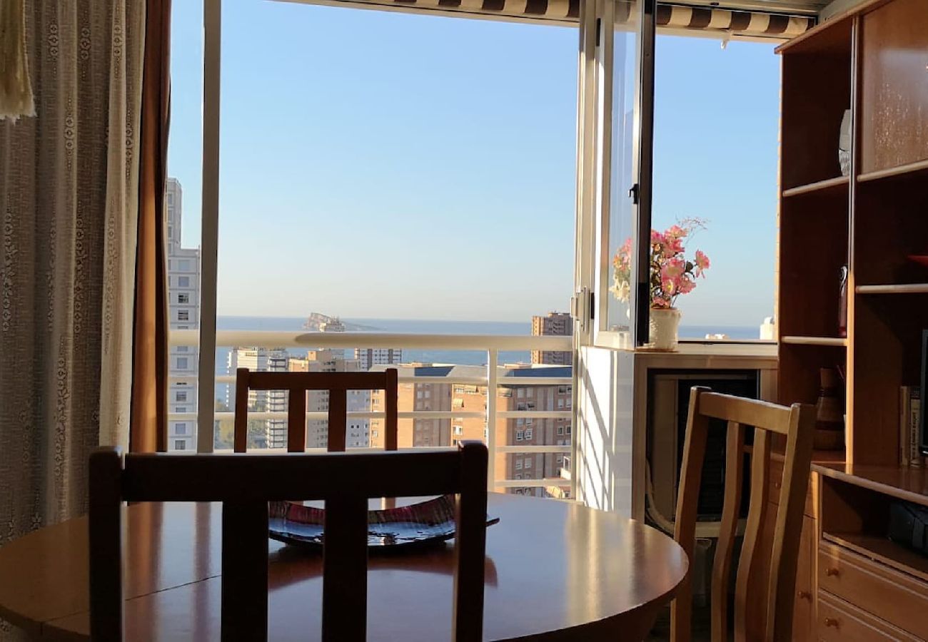 Apartamento en Benidorm - Apartamento La Pinta con terraza y vistas al mar 