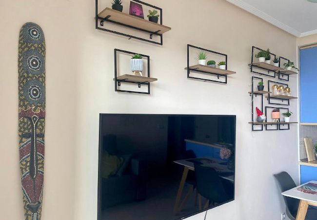 Apartamento en Benidorm - Lujoso apartamento con piscina, gimnasio y parking  Apartamento en Benidorm - Lujoso apartamento con piscina, gimnasio y parking