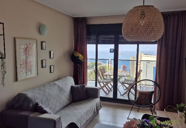 Apartamento en Benidorm - Lujoso apartamento con piscina, gimnasio y parking  Apartamento en Benidorm - Lujoso apartamento con piscina, gimnasio y parking