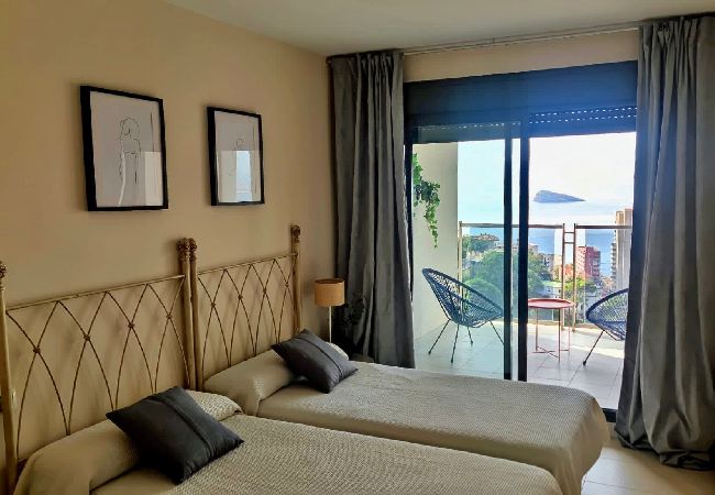 Apartamento en Benidorm - Lujoso apartamento con piscina, gimnasio y parking  Apartamento en Benidorm - Lujoso apartamento con piscina, gimnasio y parking