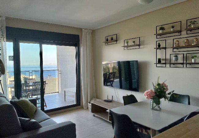 Apartamento en Benidorm - Lujoso apartamento con piscina, gimnasio y parking  Apartamento en Benidorm - Lujoso apartamento con piscina, gimnasio y parking