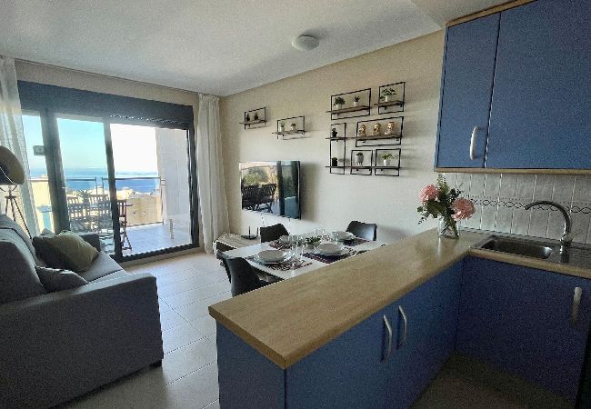 Apartamento en Benidorm - Lujoso apartamento con piscina, gimnasio y parking  Apartamento en Benidorm - Lujoso apartamento con piscina, gimnasio y parking