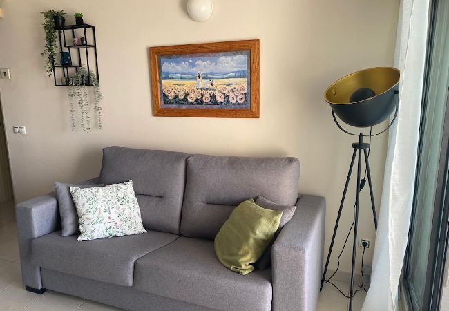 Apartamento en Benidorm - Lujoso apartamento con piscina, gimnasio y parking  Apartamento en Benidorm - Lujoso apartamento con piscina, gimnasio y parking