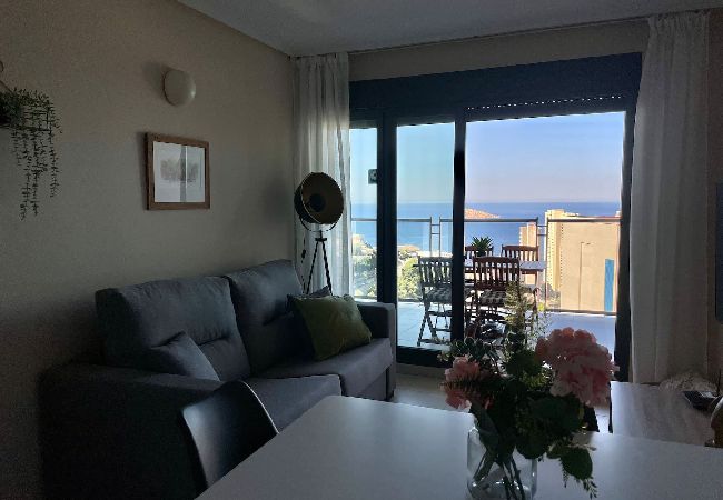 Apartamento en Benidorm - Lujoso apartamento con piscina, gimnasio y parking  Apartamento en Benidorm - Lujoso apartamento con piscina, gimnasio y parking