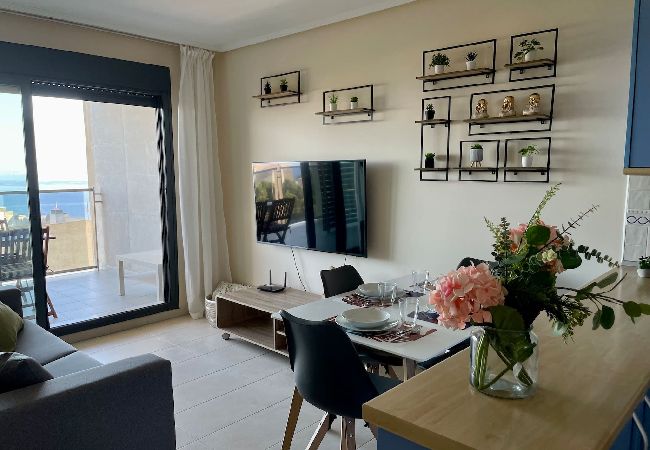 Apartamento en Benidorm - Lujoso apartamento con piscina, gimnasio y parking  Apartamento en Benidorm - Lujoso apartamento con piscina, gimnasio y parking