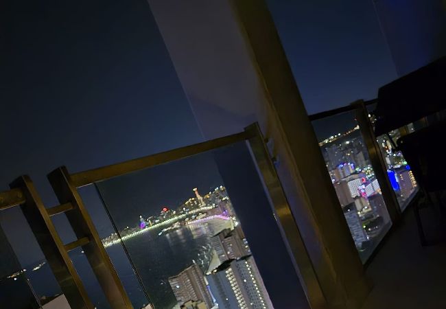 Apartamento en Benidorm - Lujoso apartamento con piscina, gimnasio y parking  Apartamento en Benidorm - Lujoso apartamento con piscina, gimnasio y parking