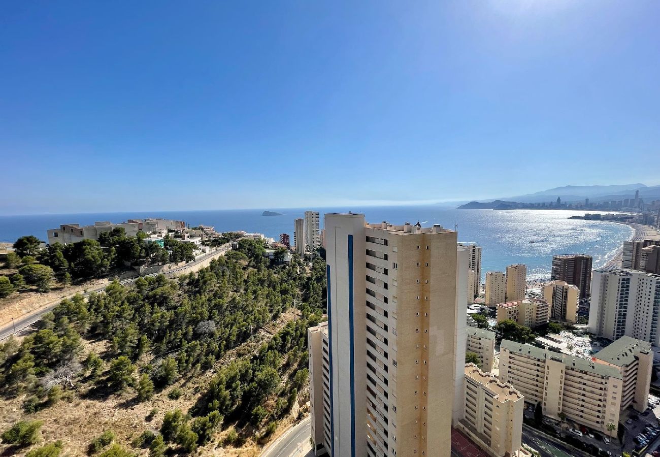 Apartamento en Benidorm - Lujoso apartamento con piscina, gimnasio y parking 