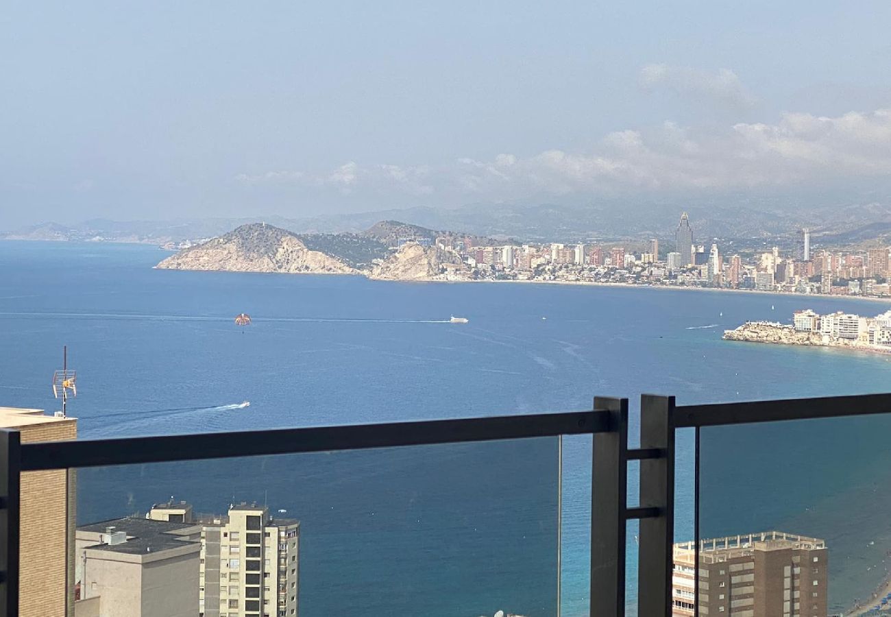 Apartamento en Benidorm - Lujoso apartamento con piscina, gimnasio y parking 