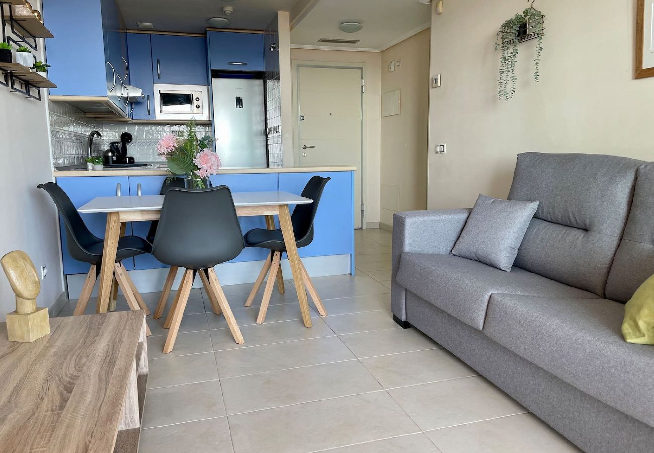 Apartamento en Benidorm - Lujoso apartamento con piscina, gimnasio y parking 