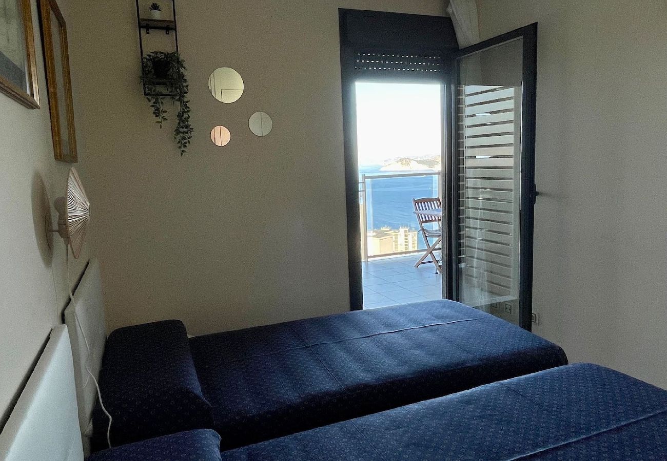 Apartamento en Benidorm - Lujoso apartamento con piscina, gimnasio y parking 