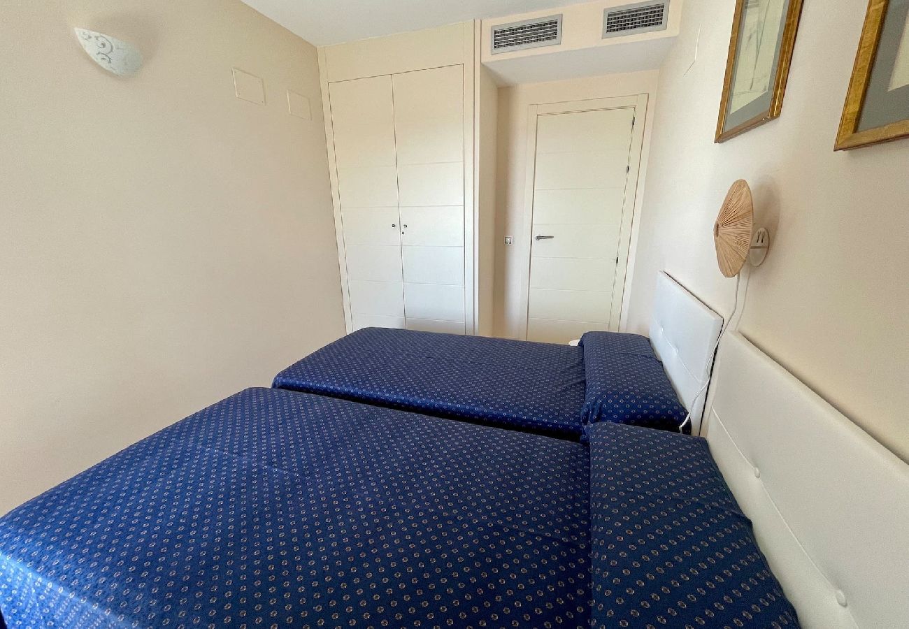 Apartamento en Benidorm - Lujoso apartamento con piscina, gimnasio y parking 