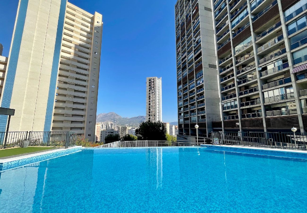 Apartamento en Benidorm - Lujoso apartamento con piscina, gimnasio y parking 