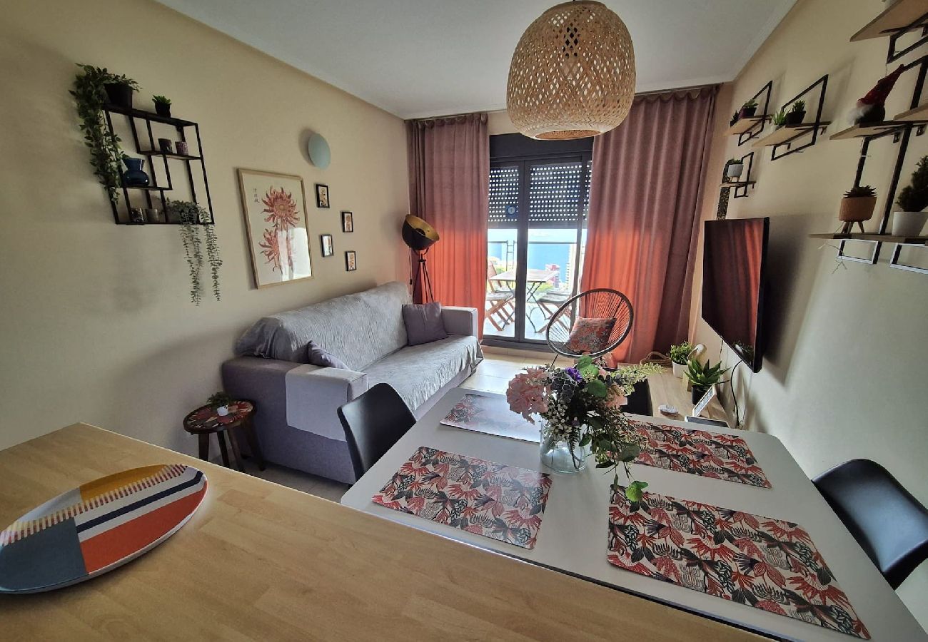 Apartamento en Benidorm - Lujoso apartamento con piscina, gimnasio y parking 