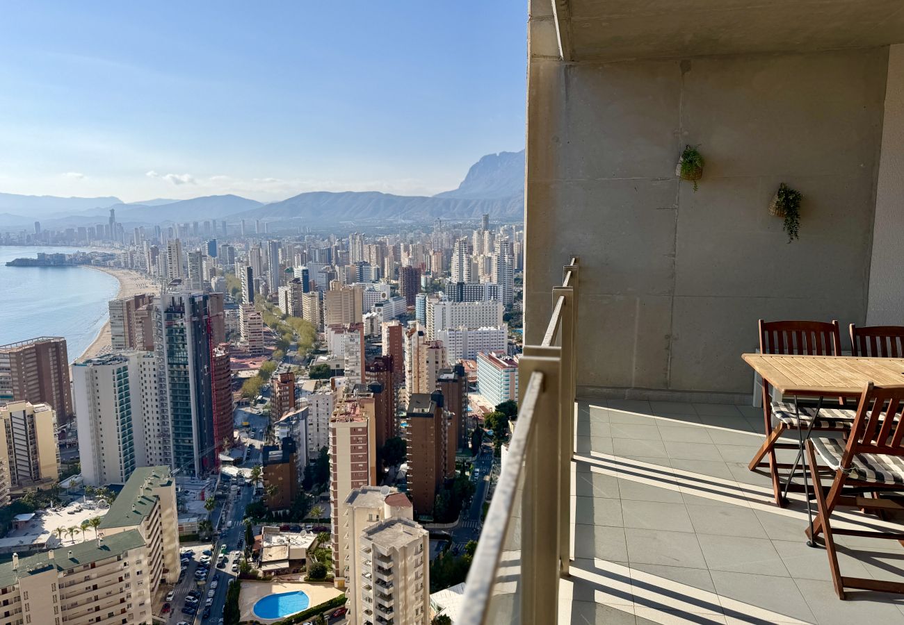 Apartamento en Benidorm - Lujoso apartamento con piscina, gimnasio y parking 