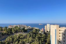 Apartamento en Benidorm - Lujoso apartamento con piscina, gimnasio y parking 