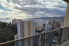 Apartamento en Benidorm - Lujoso apartamento con piscina, gimnasio y parking 