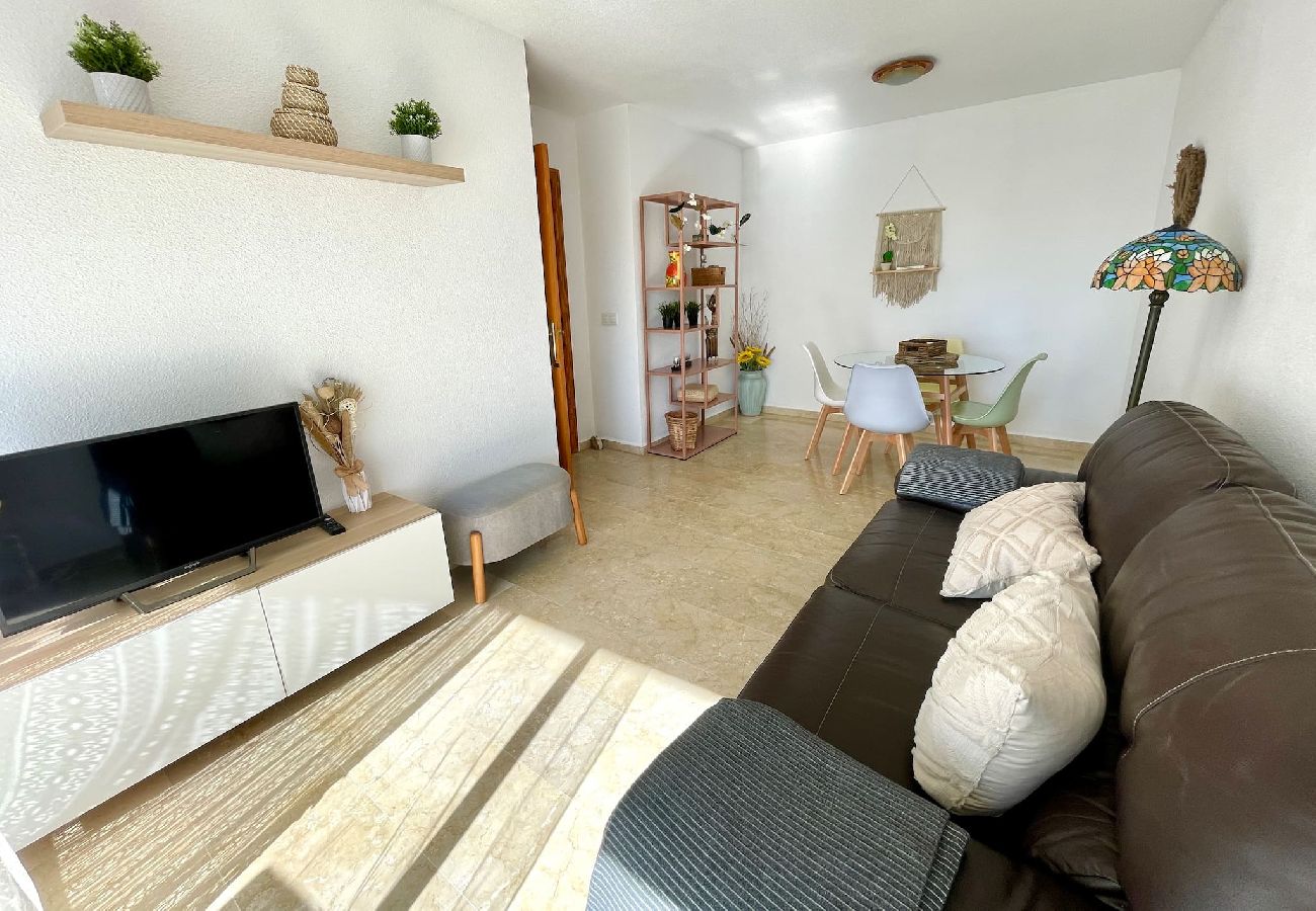 Apartamento en Benidorm - Encantador apartamento con parking y piscina