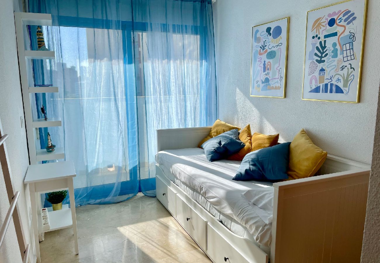 Apartamento en Benidorm - Encantador apartamento con parking y piscina