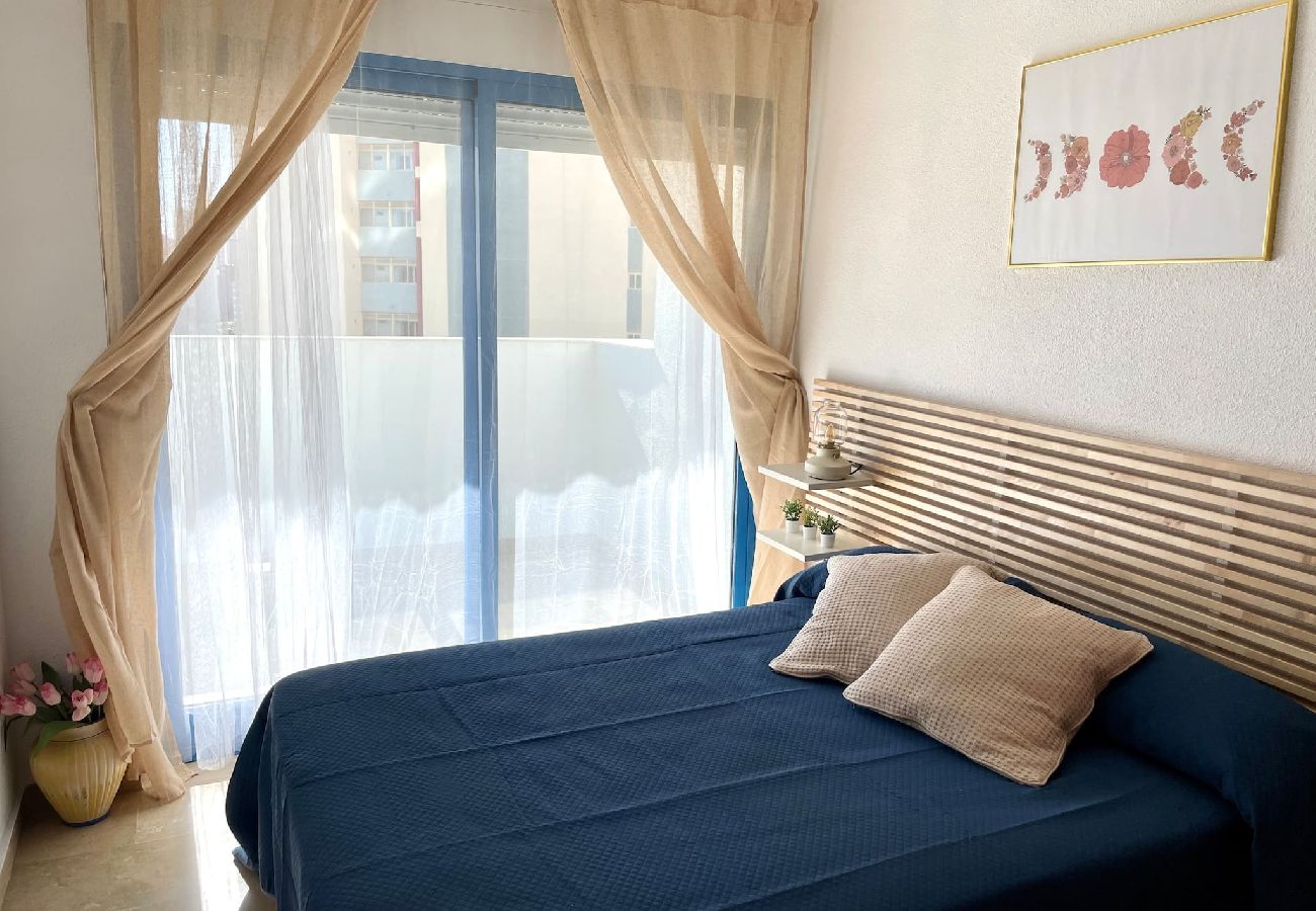 Apartamento en Benidorm - Encantador apartamento con parking y piscina