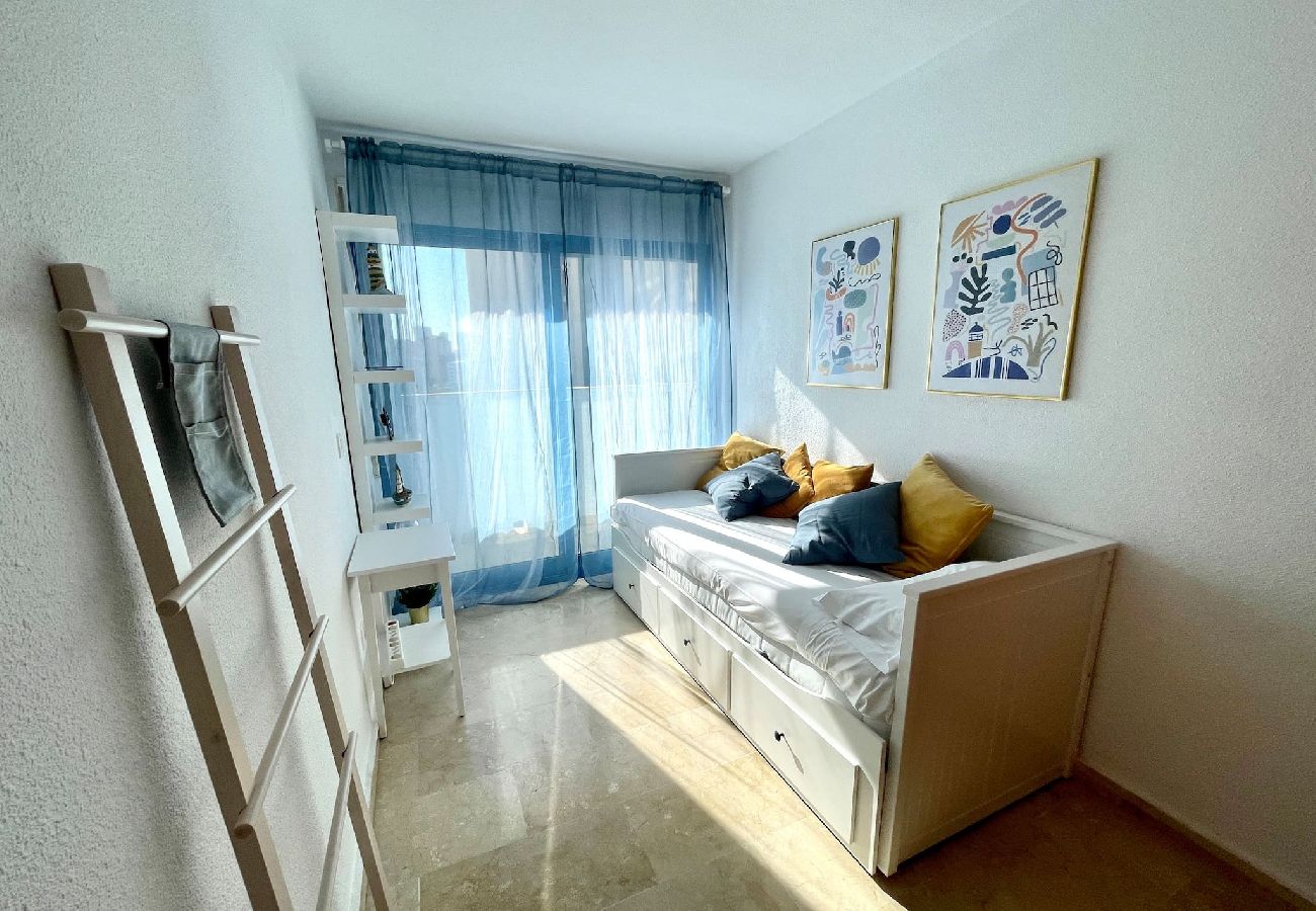 Apartamento en Benidorm - Encantador apartamento con parking y piscina