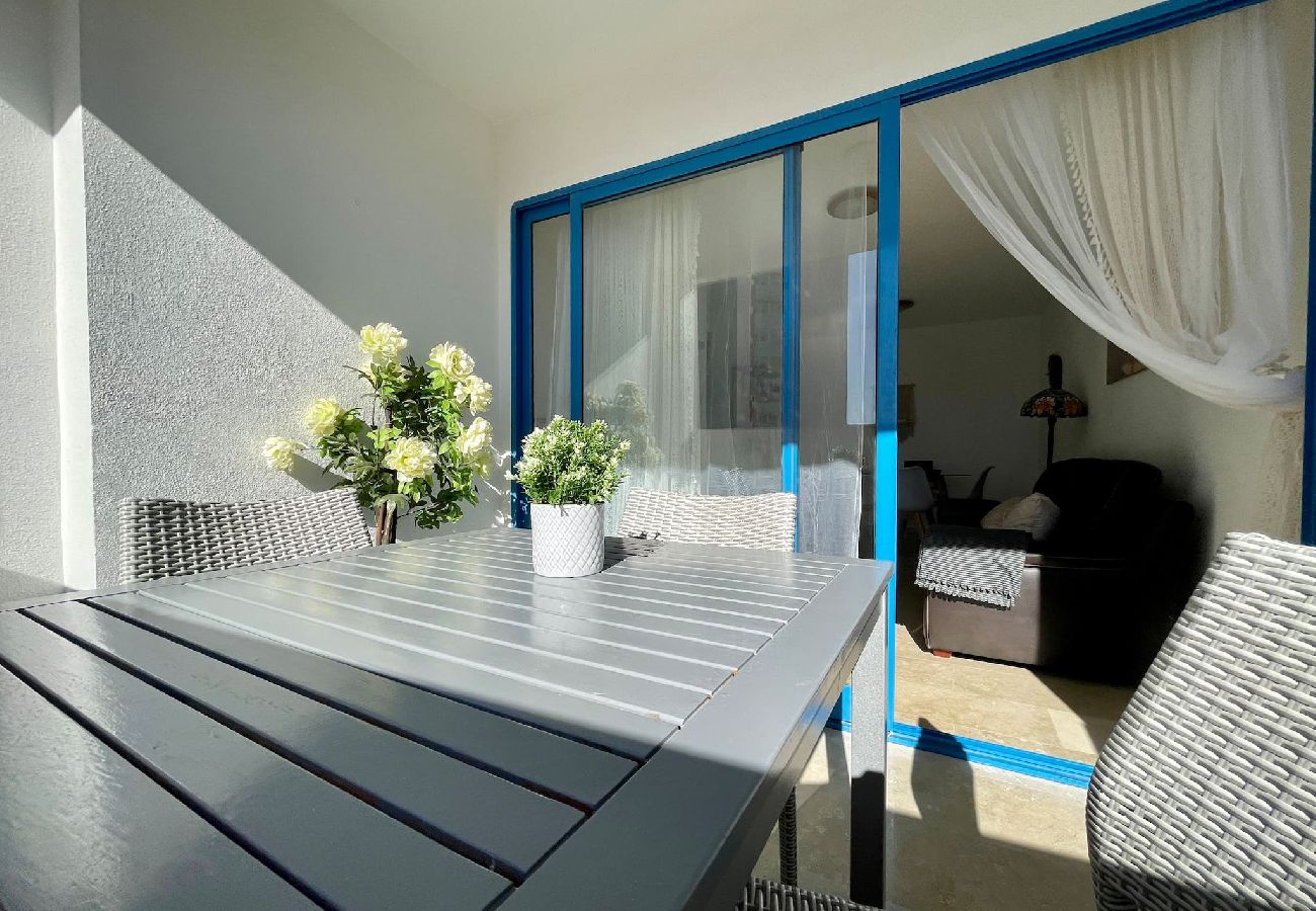 Apartamento en Benidorm - Encantador apartamento con parking y piscina