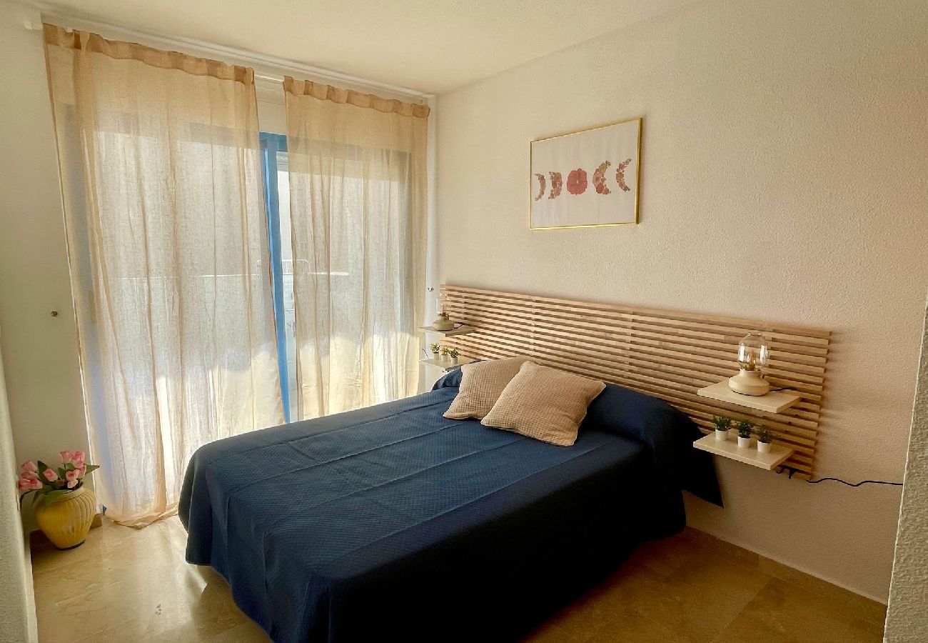 Apartamento en Benidorm - Encantador apartamento con parking y piscina