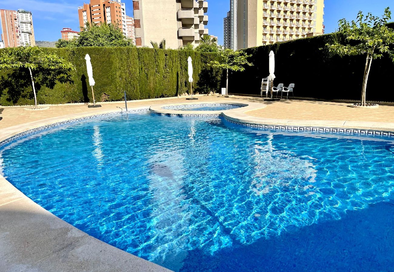 Apartamento en Benidorm - Encantador apartamento con parking y piscina