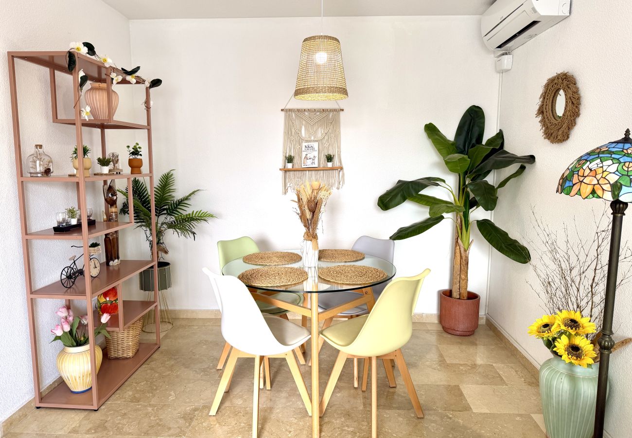 Apartamento en Benidorm - Encantador apartamento con parking y piscina