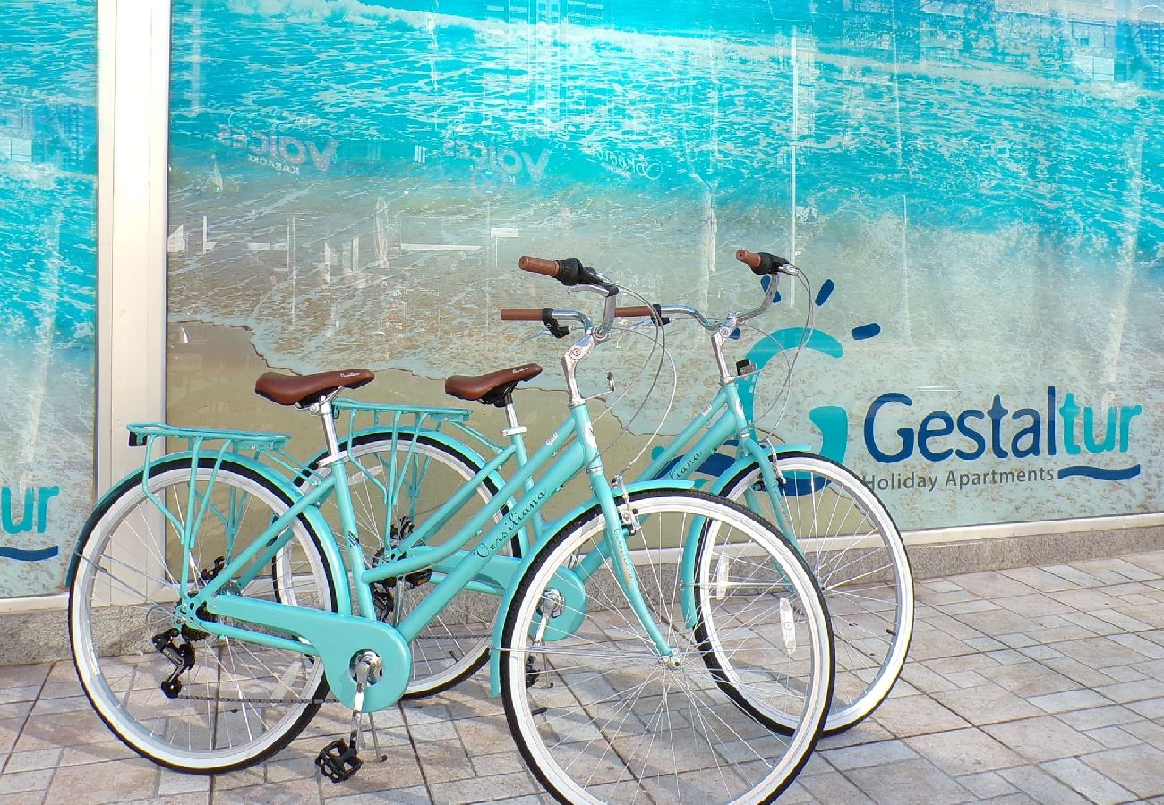 Apartamento en Benidorm - Moderno Apartamento con Piscina y Bicicletas Gratis