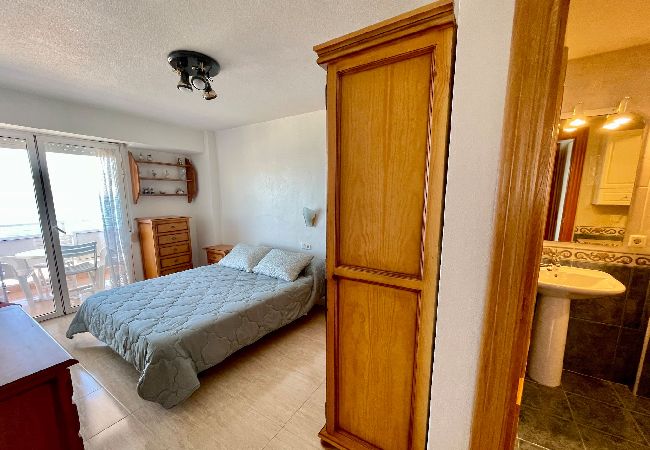 Apartamento en Benidorm - Amplio apartamento en primera línea de playa Apartamento en Benidorm - Amplio apartamento en primera línea de playa