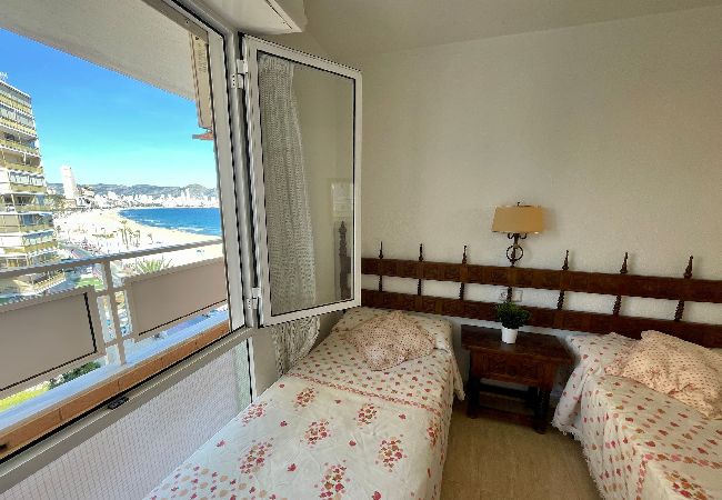 Apartamento en Benidorm - Amplio apartamento en primera línea de playa Apartamento en Benidorm - Amplio apartamento en primera línea de playa
