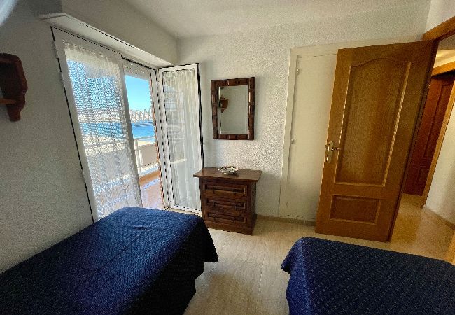Apartamento en Benidorm - Amplio apartamento en primera línea de playa Apartamento en Benidorm - Amplio apartamento en primera línea de playa