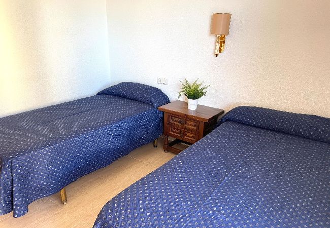 Apartamento en Benidorm - Amplio apartamento en primera línea de playa Apartamento en Benidorm - Amplio apartamento en primera línea de playa