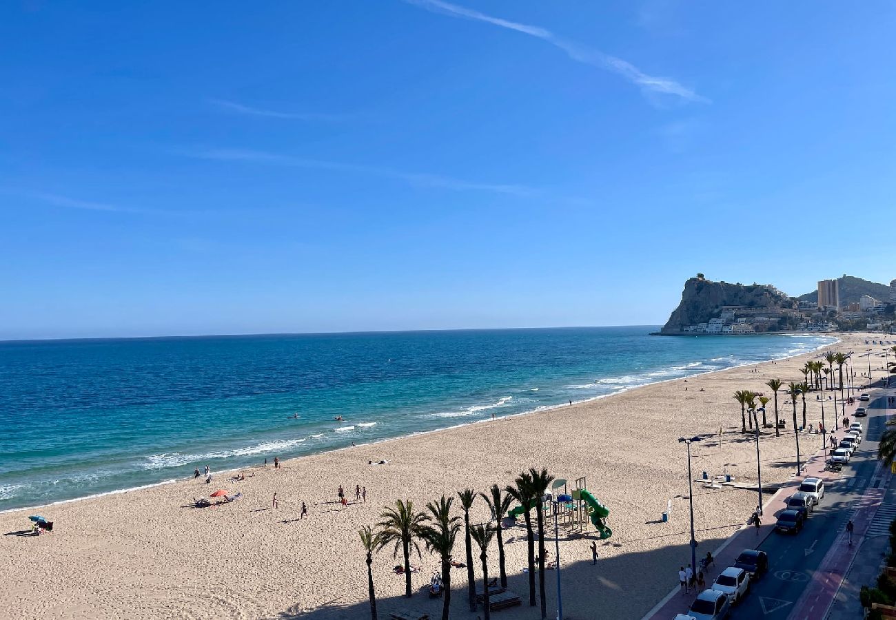 Apartamento en Benidorm - Amplio apartamento en primera línea de playa