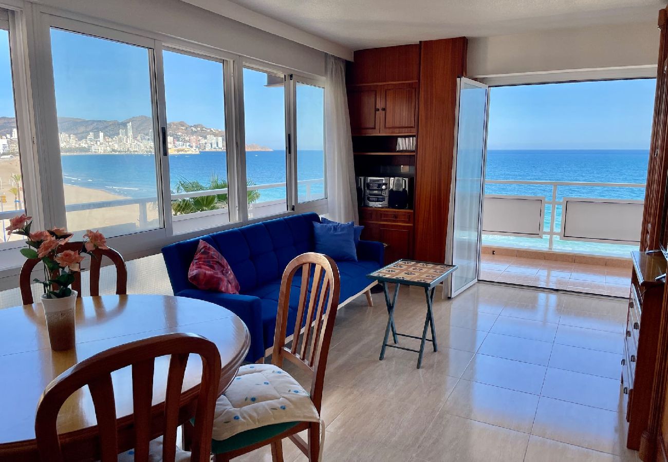 Apartamento en Benidorm - Amplio apartamento en primera línea de playa