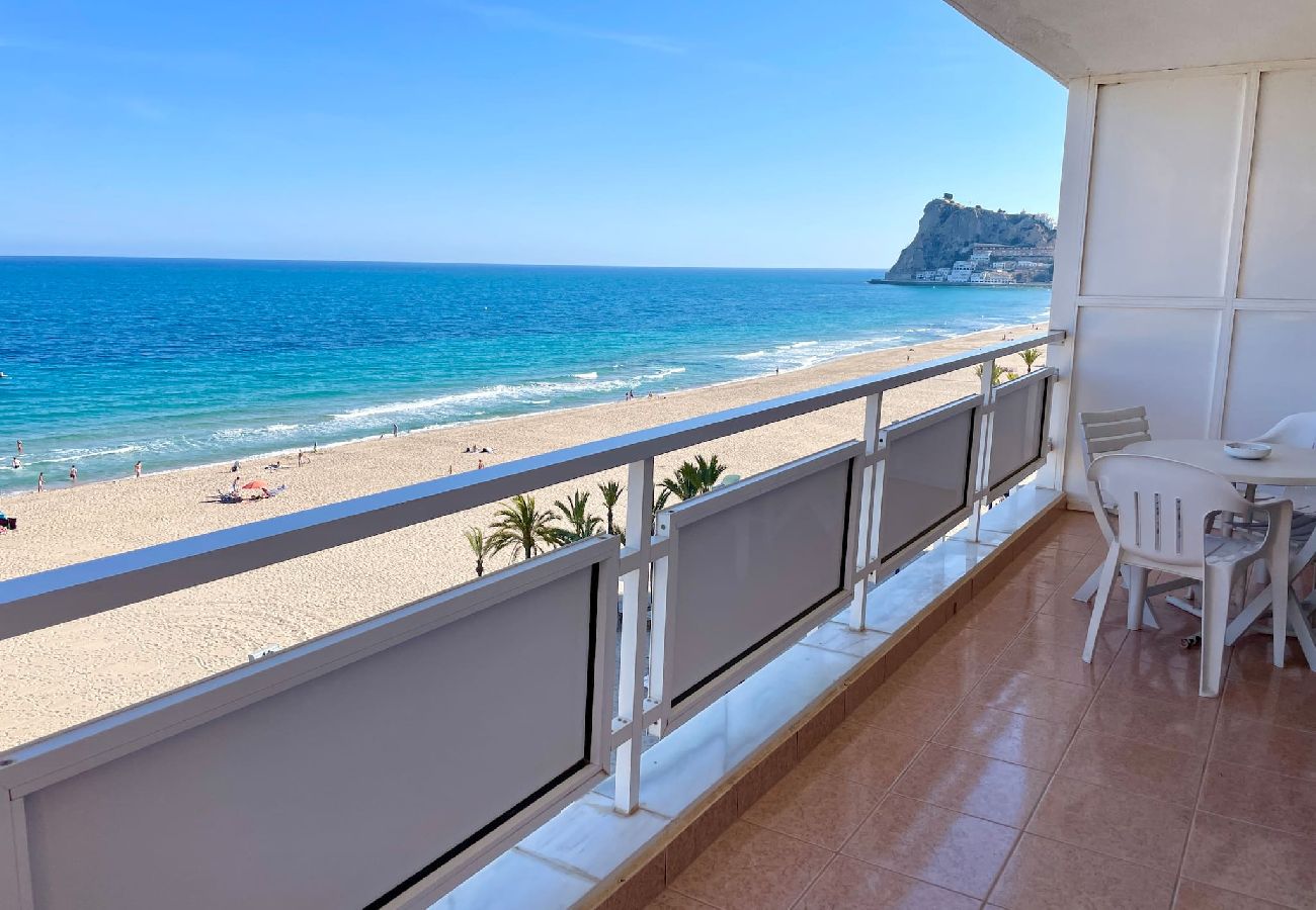 Apartamento en Benidorm - Amplio apartamento en primera línea de playa