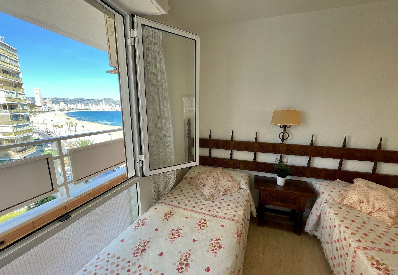 Apartamento en Benidorm - Amplio apartamento en primera línea de playa