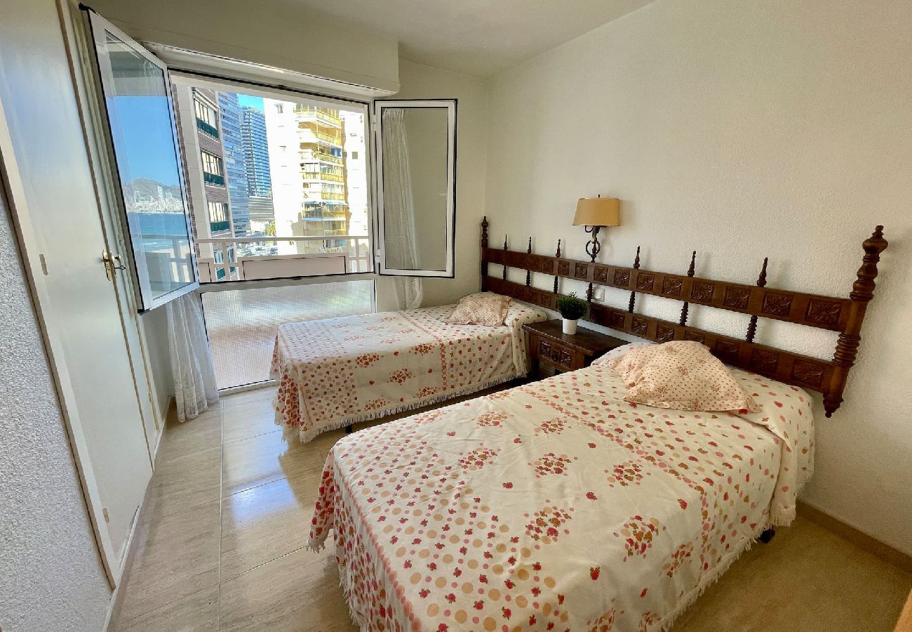 Apartamento en Benidorm - Amplio apartamento en primera línea de playa